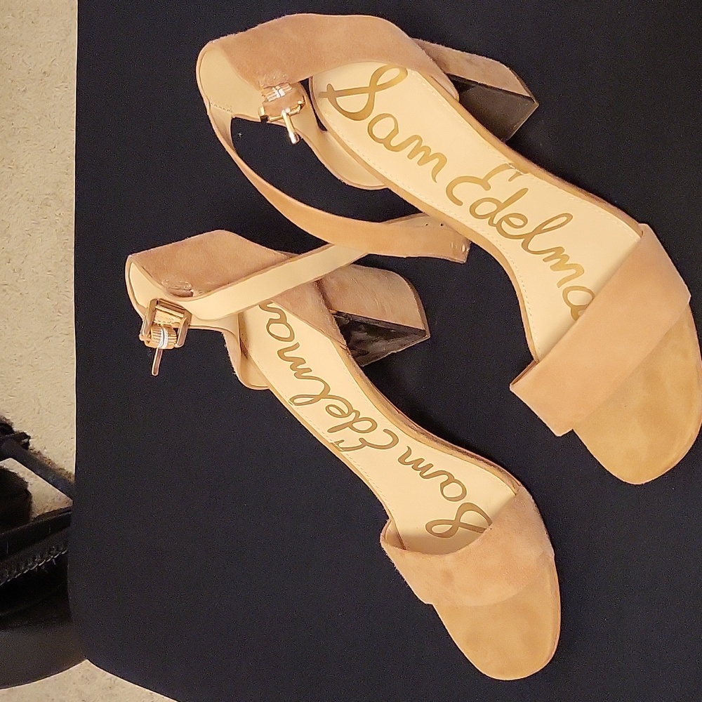 shoes - Picture 2 of 4
